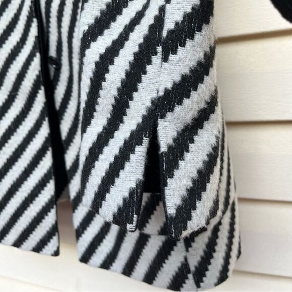 Akris black & white wool/cashmere blend, diagonal houndstooth pattern jacket, 12 - Picture 8 of 13